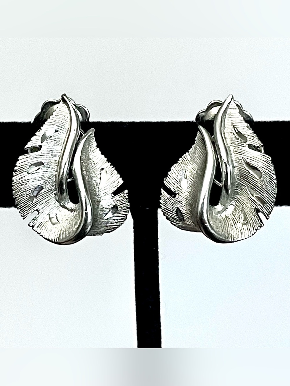 Vintage 1960s Silver Tone Leaf Clip-On Earrings MCM Botanical Textured Feather